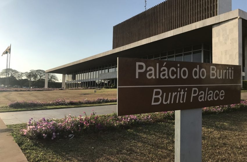 No Dia do Servidor Público, Ibaneis lança plano de saúde para funcionalismo do DF